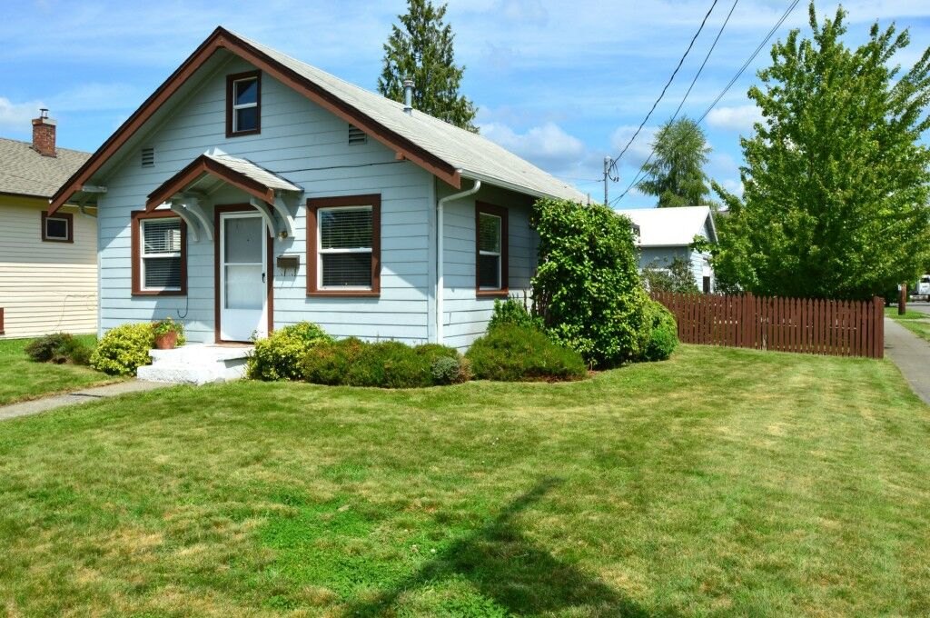 Property Photo: 1105 Pioneer St WA 98022