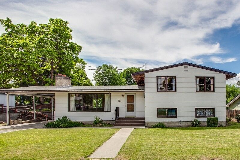 Property Photo:  1238 SE 1st St  WA 98802