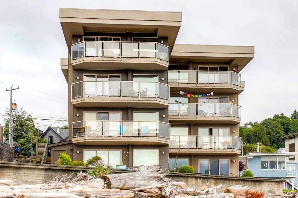 Property Photo: 3633 Beach Dr SW 301 WA 98116