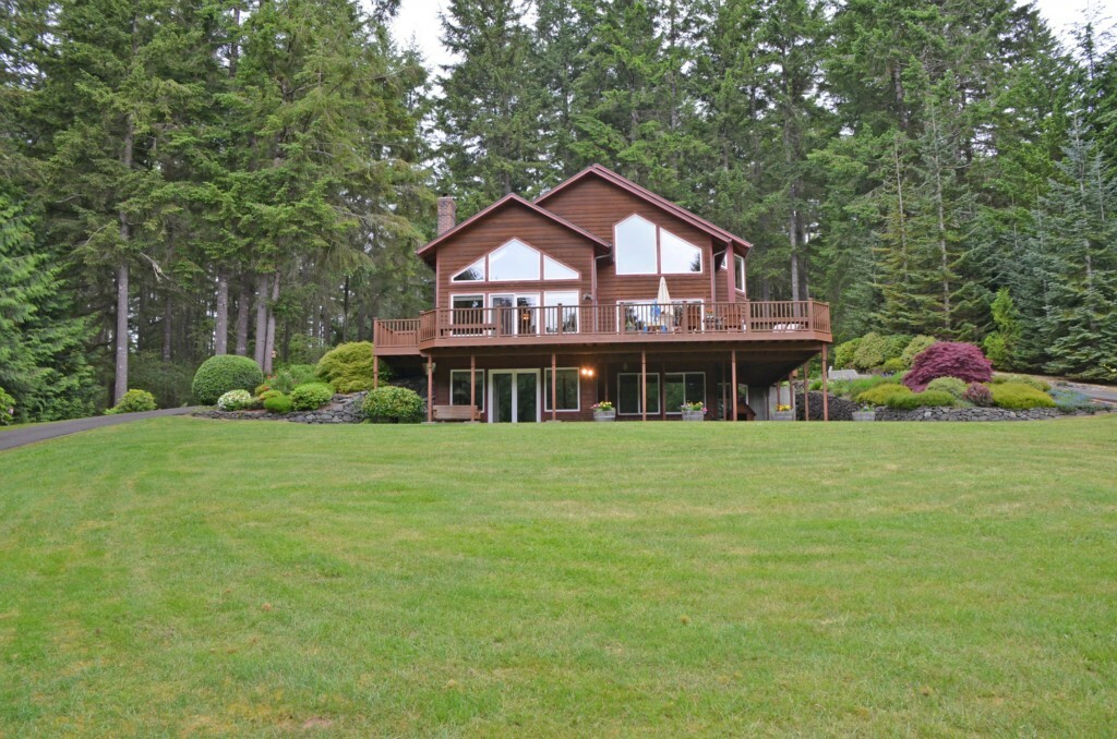 Property Photo:  12120 188th Ave Kpn  WA 98329 