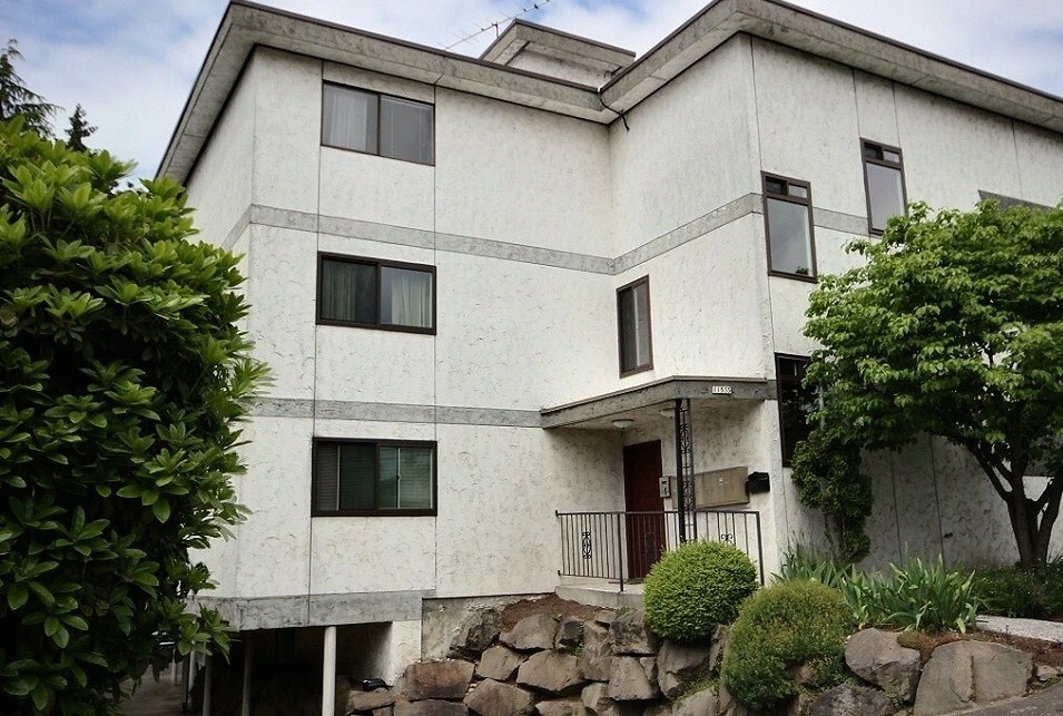 Property Photo: 11535 Greenwood Ave N B-101 WA 98133