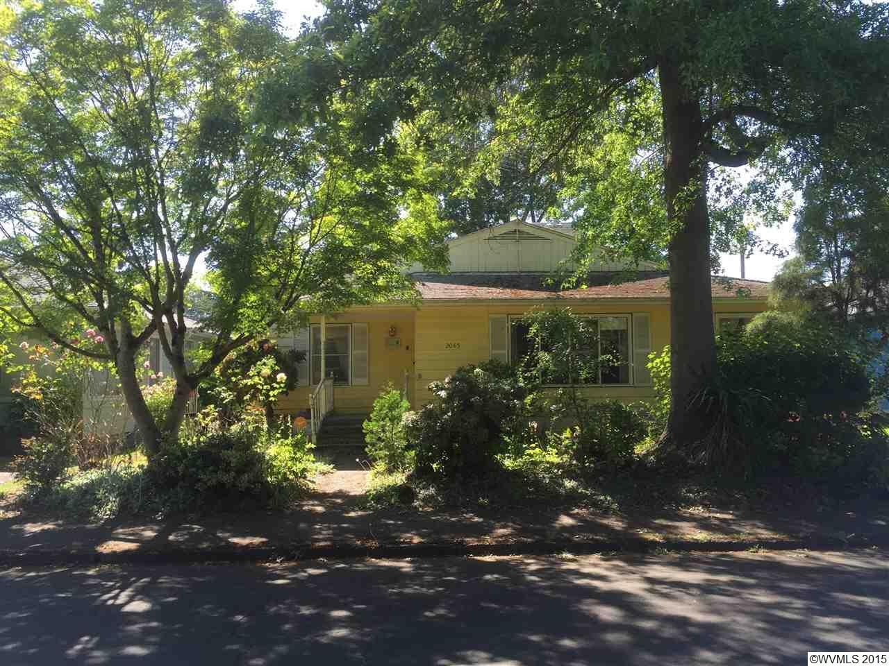 Property Photo: 2085 Church St NE OR 97301