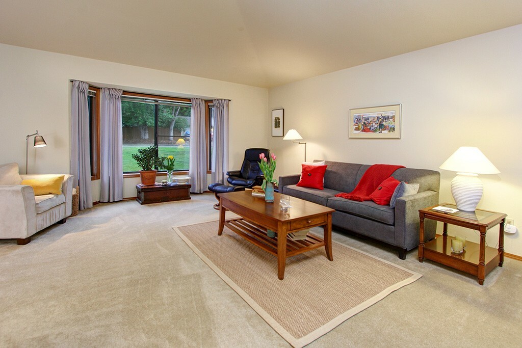 Property Photo:  21755 Oak Way  WA 98036 