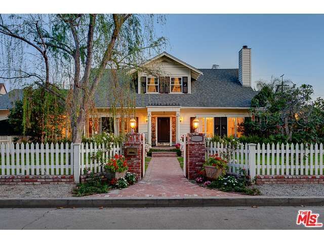 Property Photo:  11122 Kling St  CA 91602 