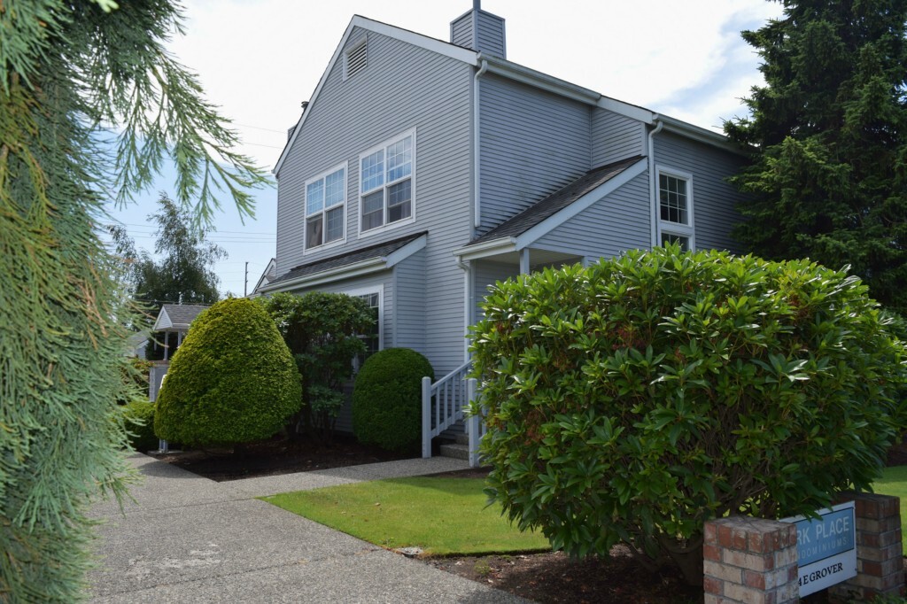 Property Photo: 124 E Grover St 1 WA 98264