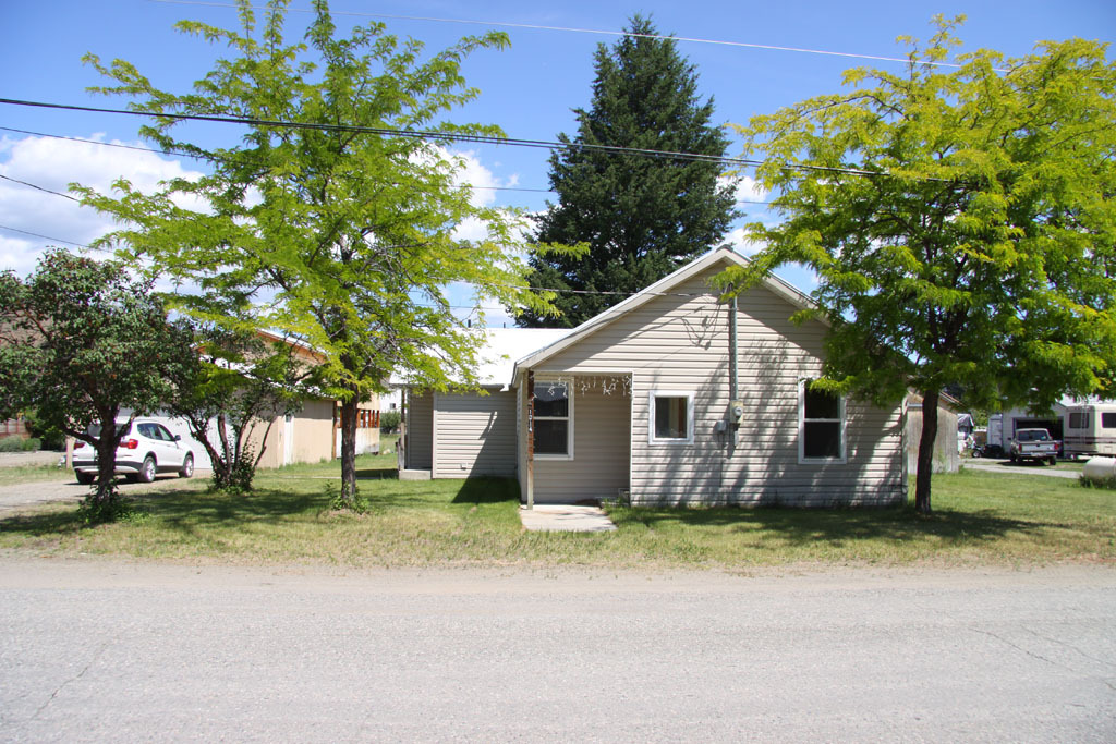 Property Photo:  1014 Burton St  WA 98856 