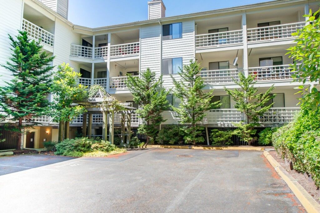 Property Photo:  700 N 160th Street 106  WA 98133 