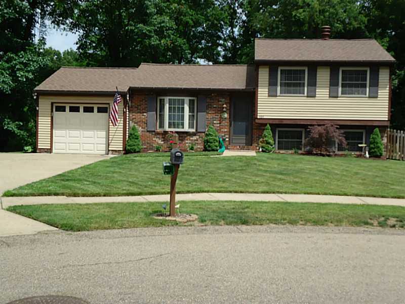 Property Photo:  464 Malcolm Drive  PA 15108 