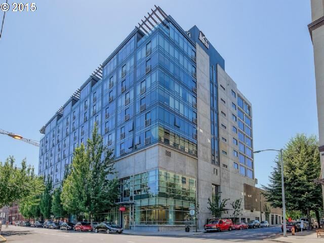 Property Photo:  1410 NW Kearney St 823  OR 97209 