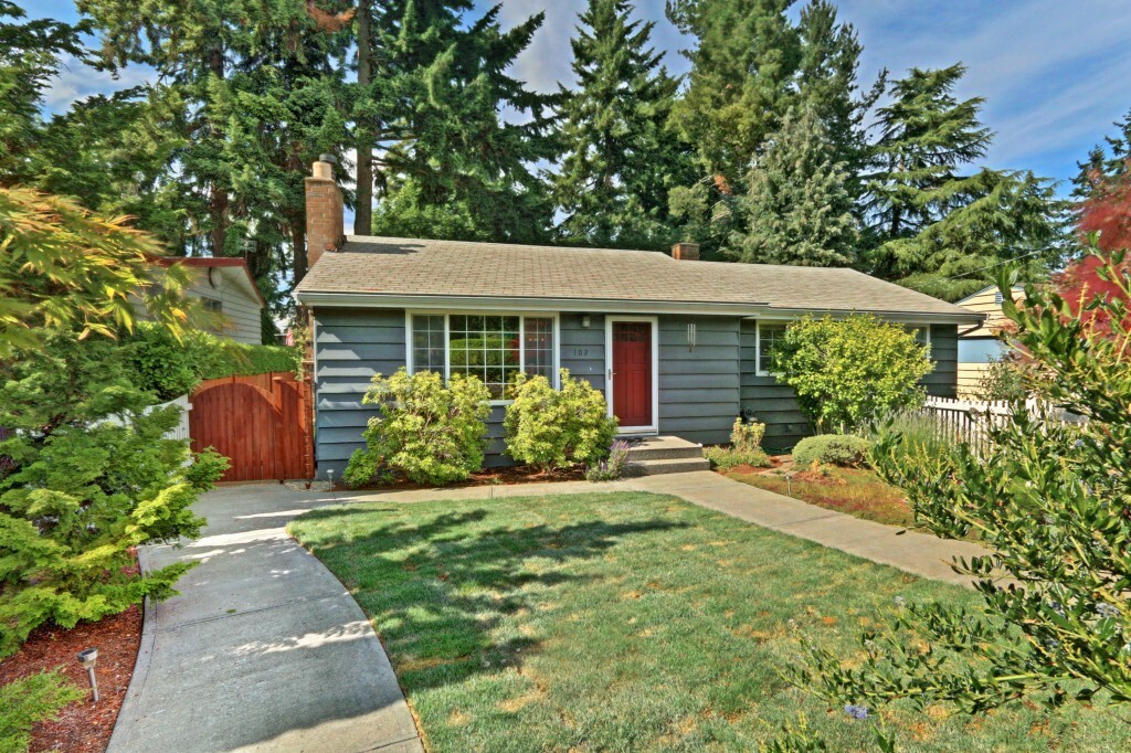 Property Photo:  102 N 171 St  WA 98133 