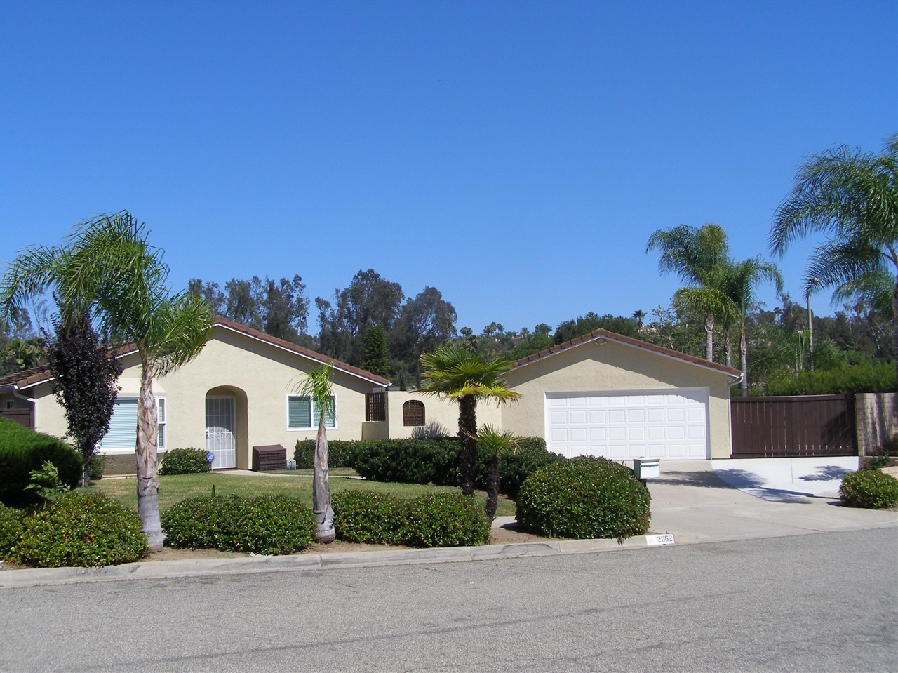 Property Photo:  2062 Arboles Place  CA 92029 