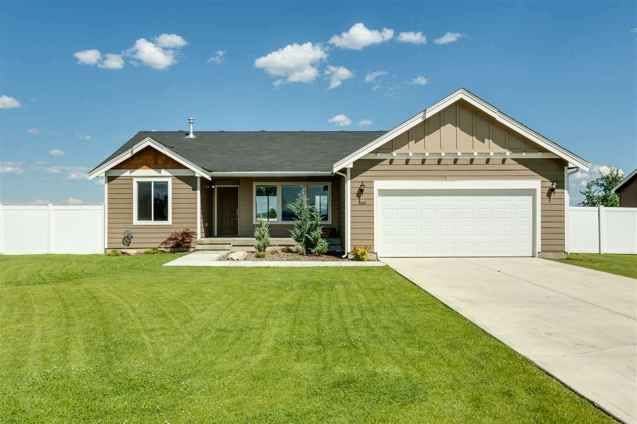 Property Photo: 1044 N Oasis Ave WA 99006
