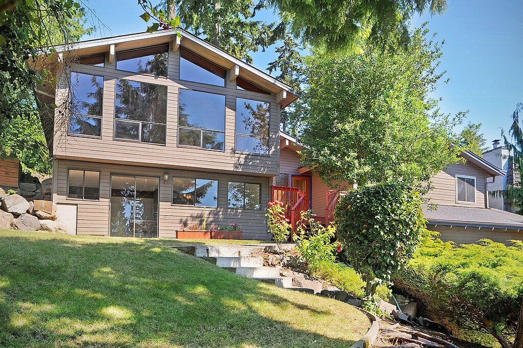 Property Photo:  906 Sea Vista Place  WA 98020 