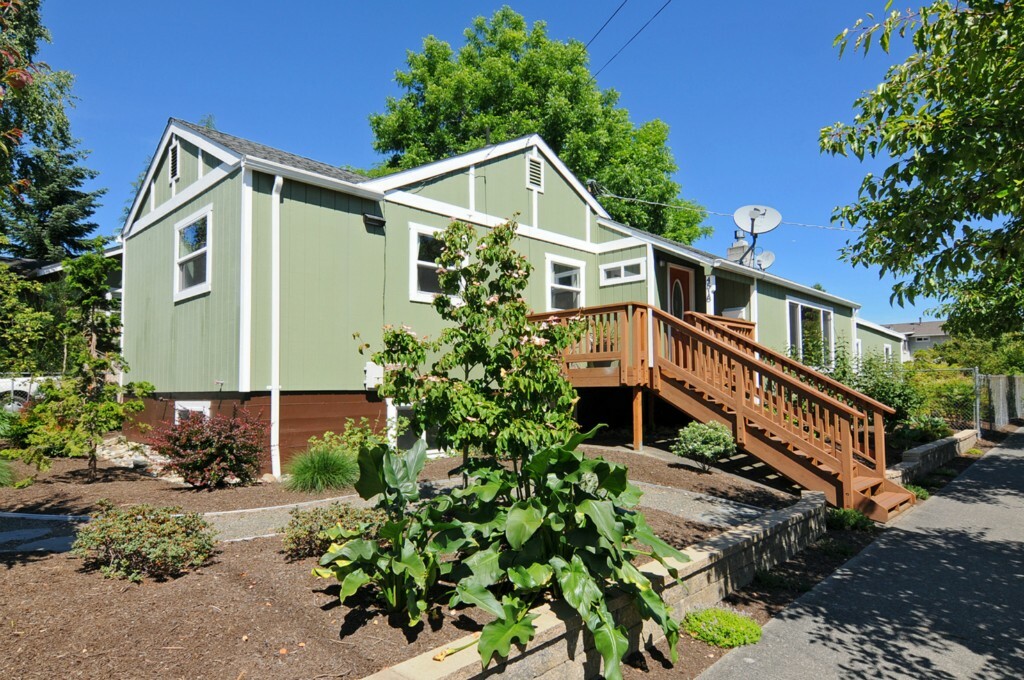 Property Photo: 4518 S Holly St WA 98118