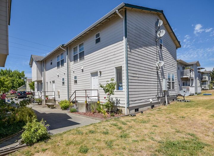 Property Photo:  34 N Oak Harbor Rd  WA 98277 