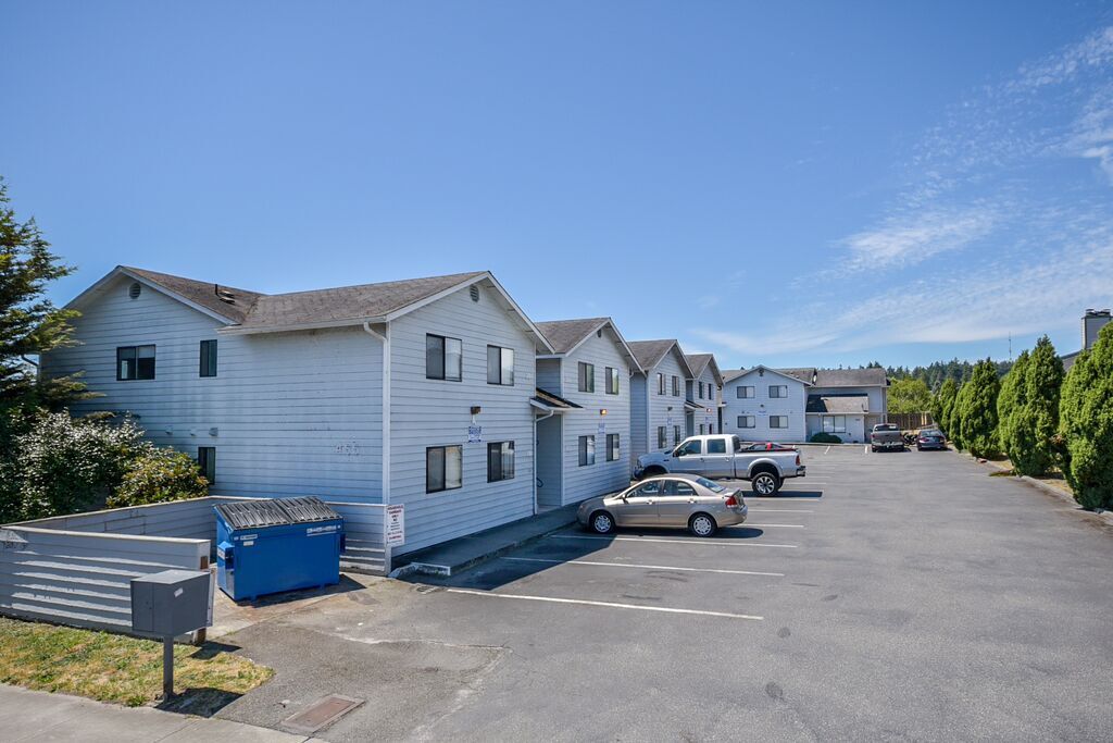 Property Photo:  455 S Oak Harbor Rd  WA 98277 