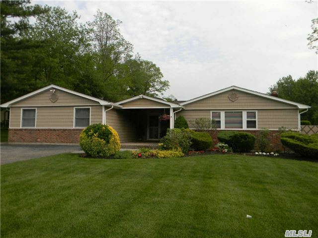 Property Photo:  4 Bluff Cir  NY 11788 