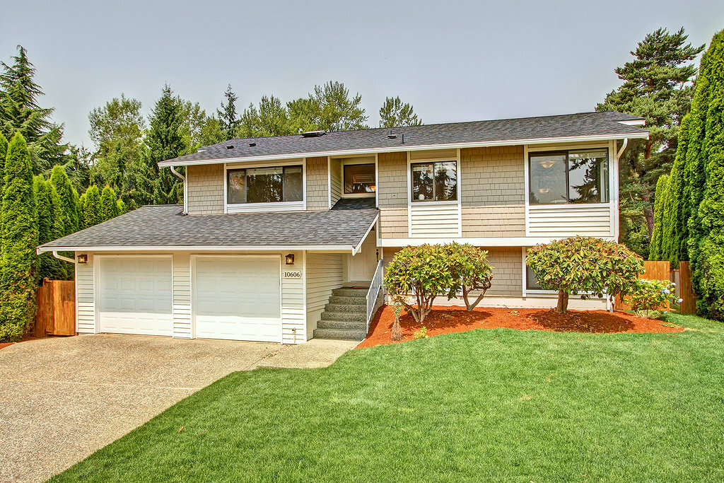 Property Photo:  10606 NE 19th Place  WA 98004 