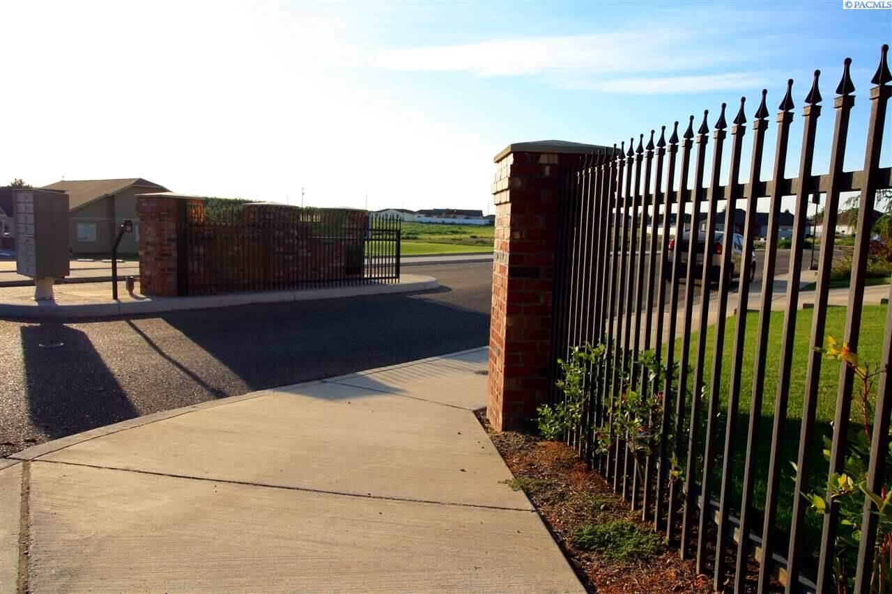 Property Photo: 408 Sherilyn Ct WA 98930