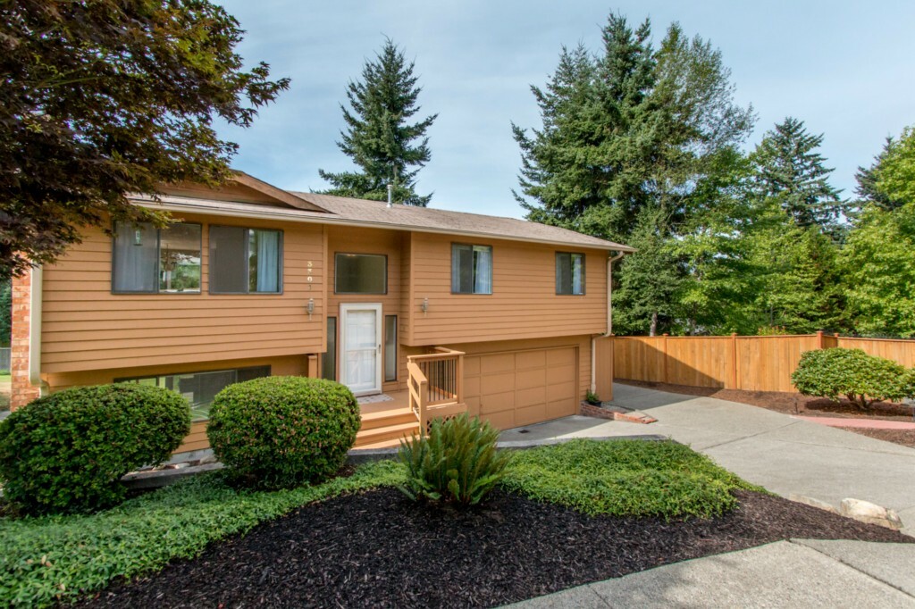 Property Photo: 3301 SW 314th St WA 98023
