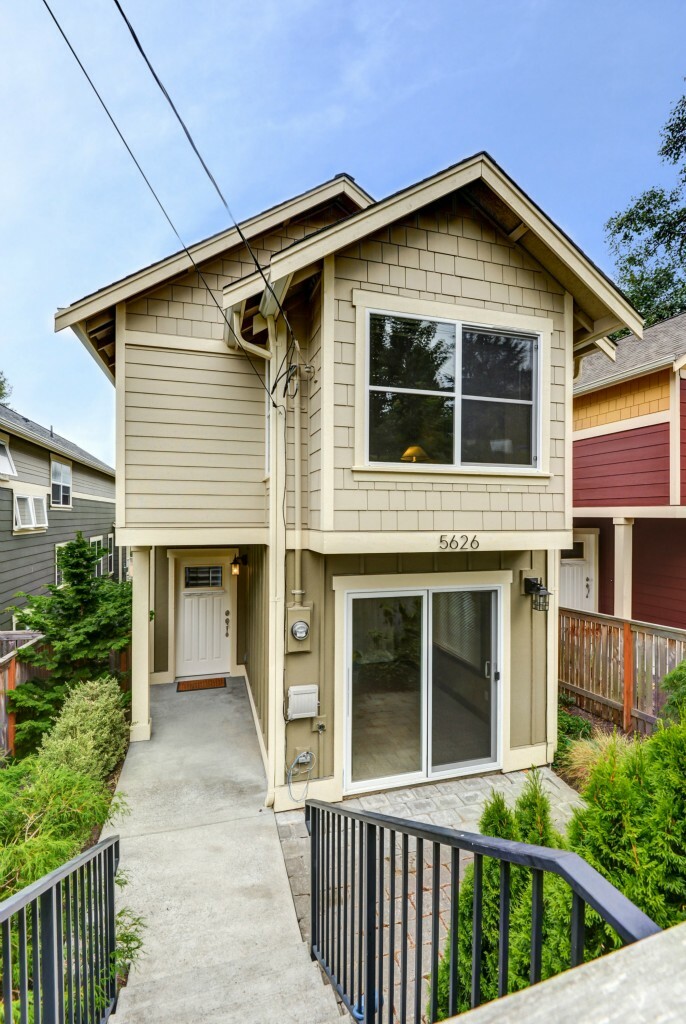 Property Photo:  5626 32nd Ave SW  WA 98126 