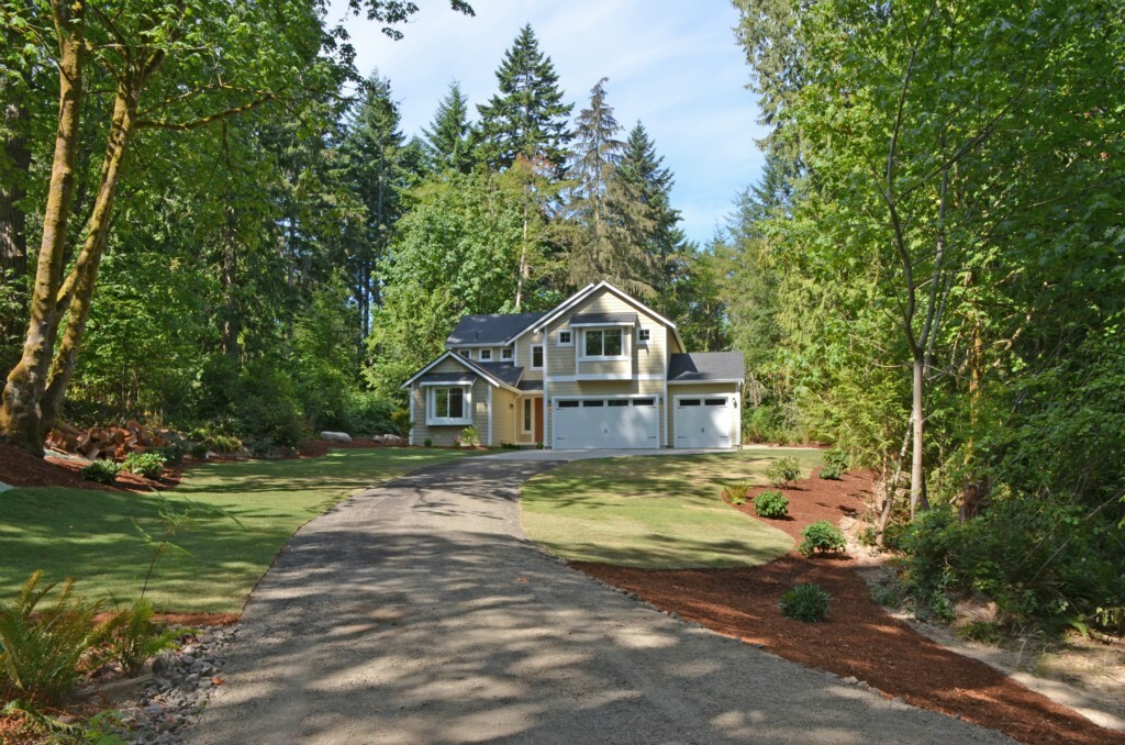 Property Photo:  684 8th Ave  WA 98333 