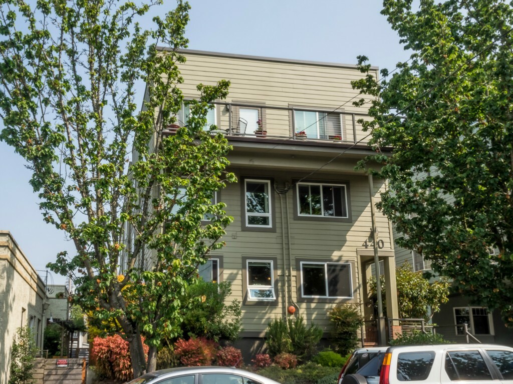 Property Photo:  440 NE 73rd St 101  WA 98115 