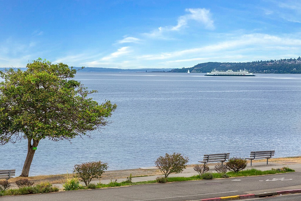 Property Photo:  2108 Alki Ave SW 207  WA 98116 