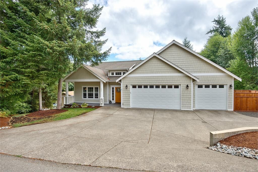 Property Photo: 1015 10th Court WA 98333