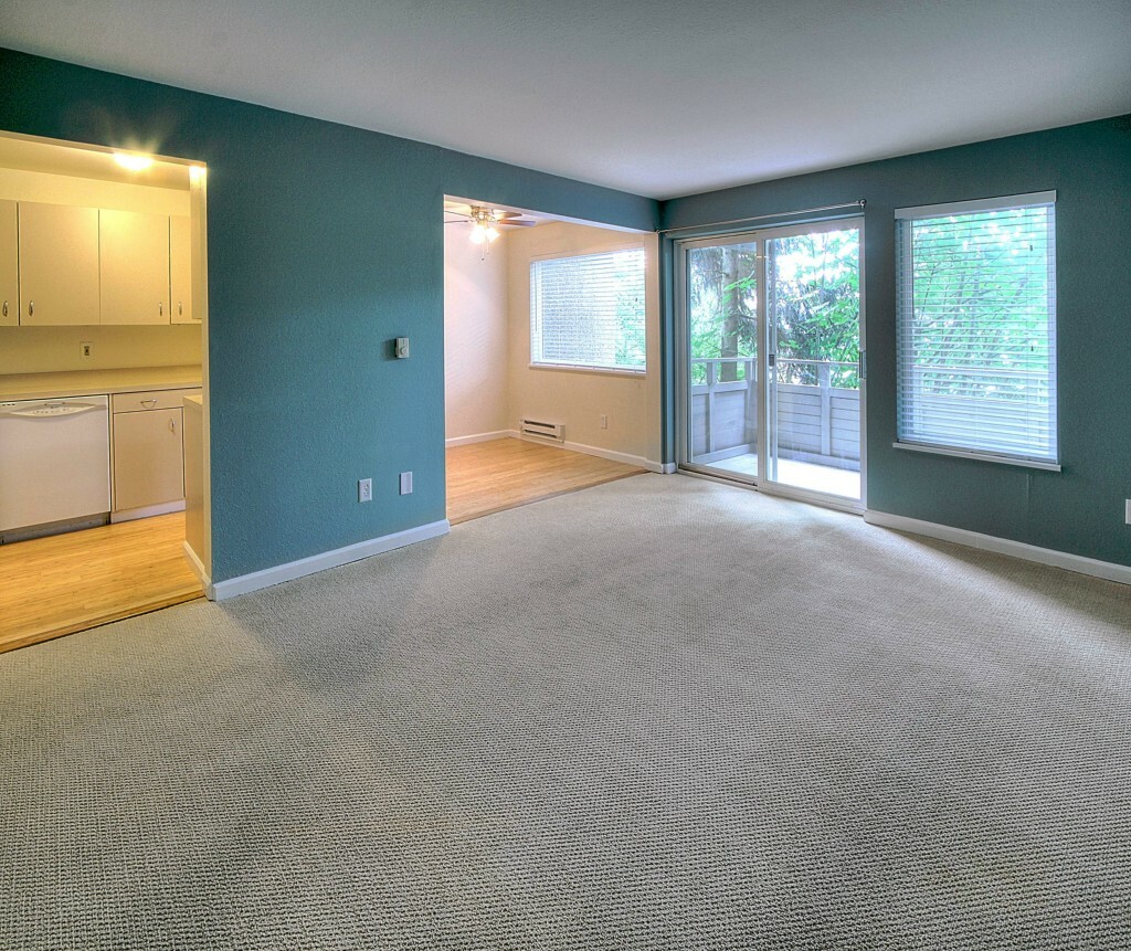 Property Photo:  1017 W Nickerson St 15  WA 98119 