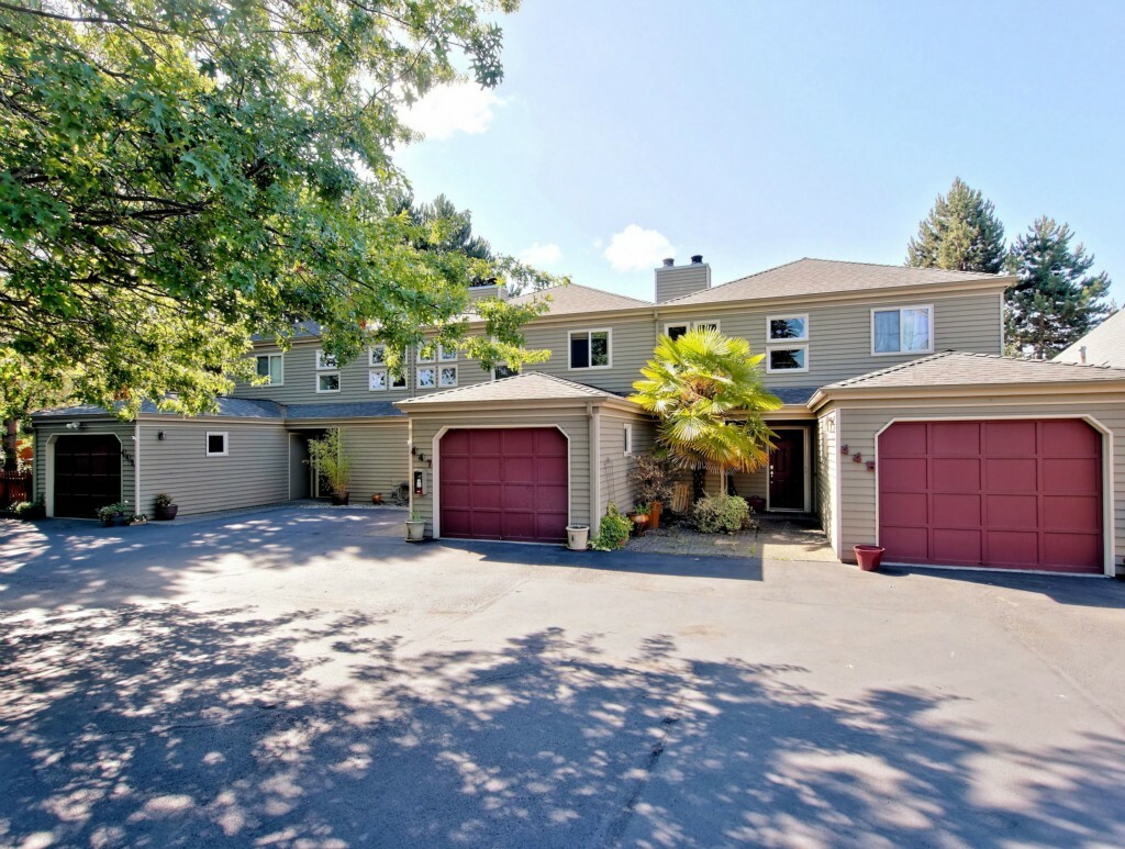 Property Photo:  447 7th Ave  WA 98033 