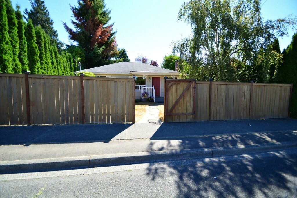 Property Photo:  6709 Yakima Ave  WA 98408 