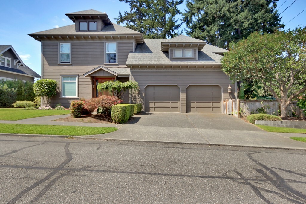 Property Photo:  230 Summit Ave  WA 98466 