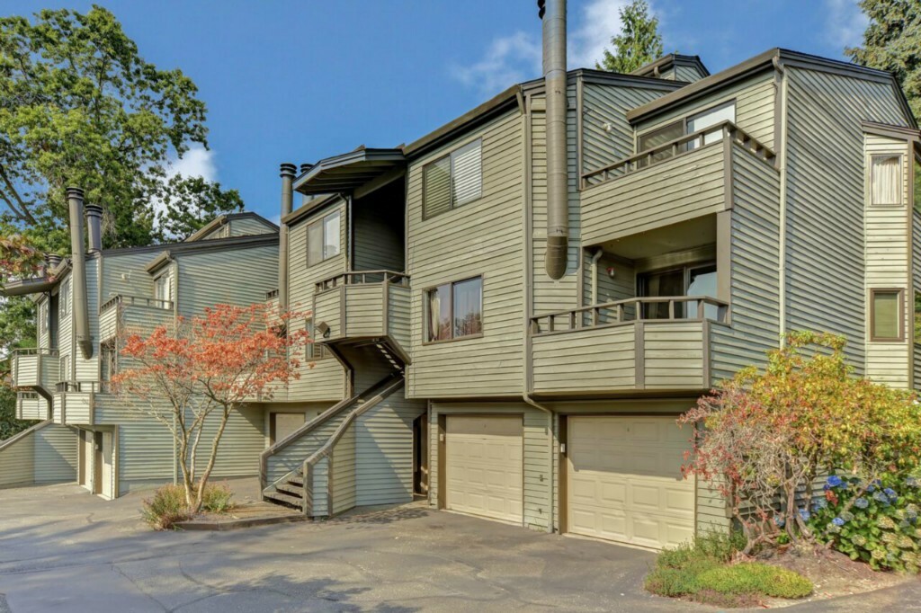 Property Photo: 7014 116th Ave NE D WA 98033