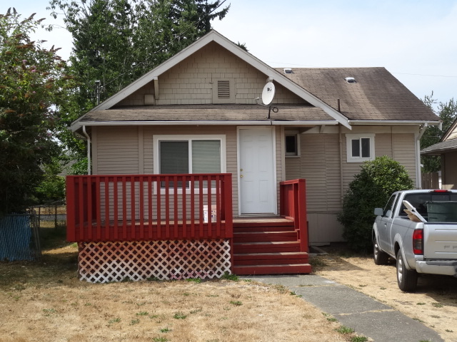 Property Photo:  206 O St NE  WA 98002 