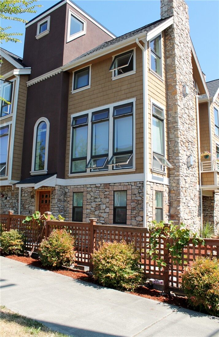 Property Photo:  4202 Linden Ave N  WA 98103 