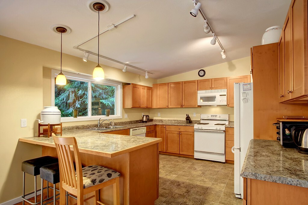 Property Photo:  18613 Larch Way  WA 98037 