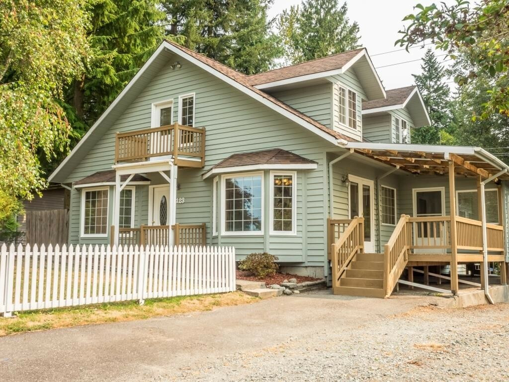 Property Photo:  1423 90th Dr SE  WA 98258 