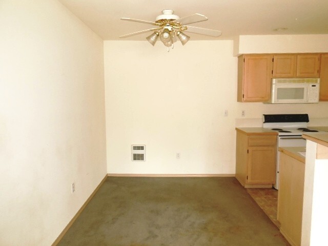 Property Photo:  1001 W Casino Rd H105  WA 98204 