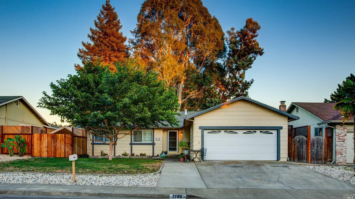 Property Photo:  1700 Wynoochee Way  CA 94954 