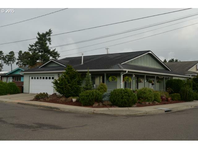 Property Photo:  1715 Pine St  OR 97439 