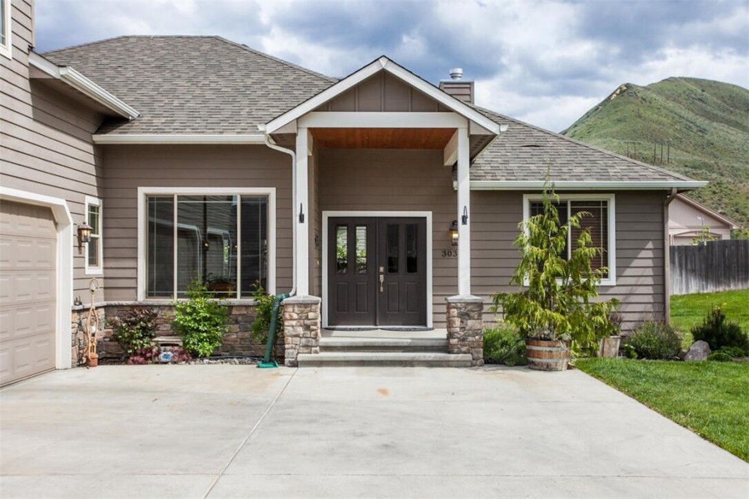 Property Photo:  303 Kray Ike Ct  WA 98801