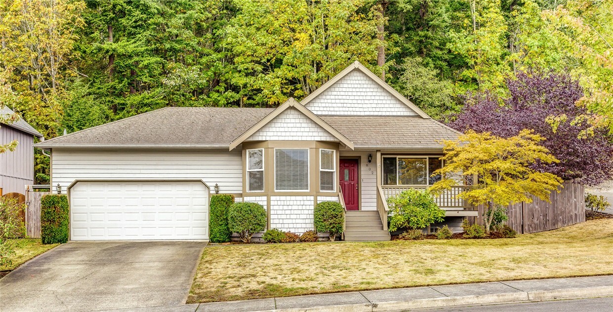 Property Photo:  802 Nevada St  WA 98229 