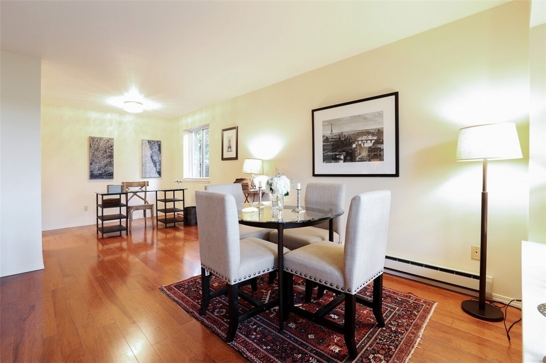 Property Photo: 1015 W Nickerson St 111 WA 98119