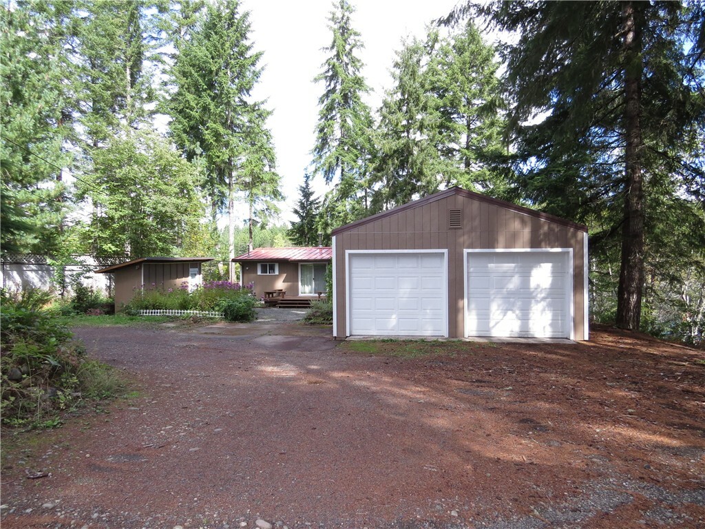 Property Photo:  181 NE Lakeshore Dr S  WA 98588 