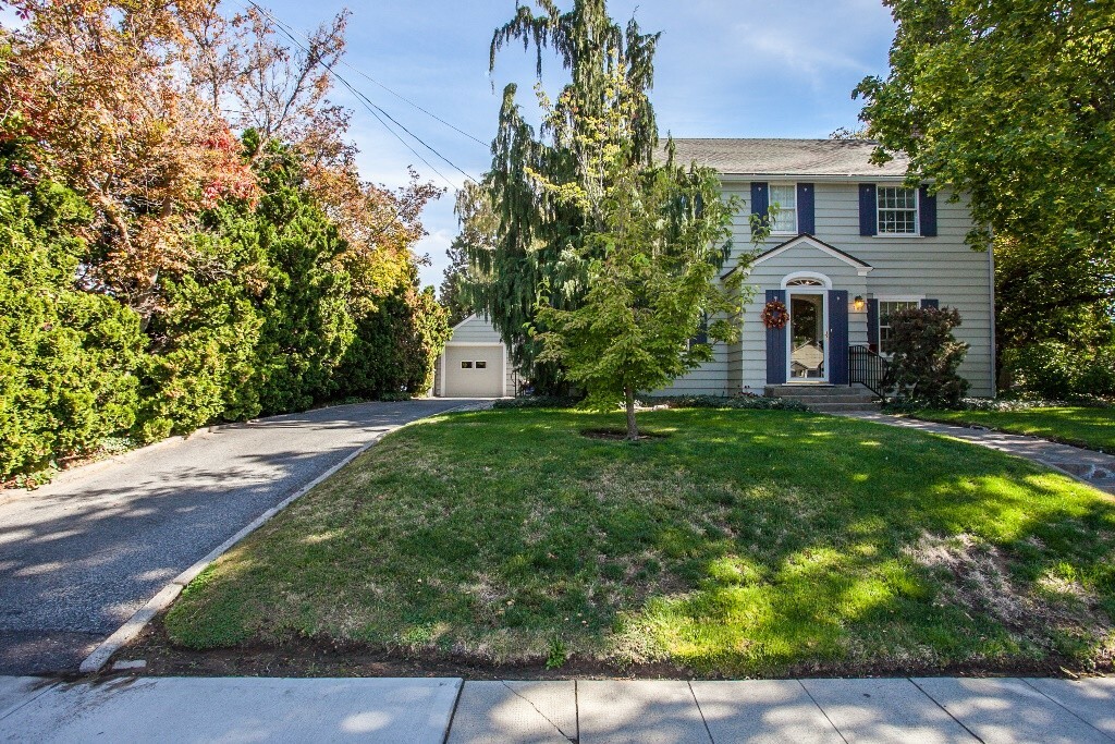 Property Photo: 731 Okanogan Ave WA 98801