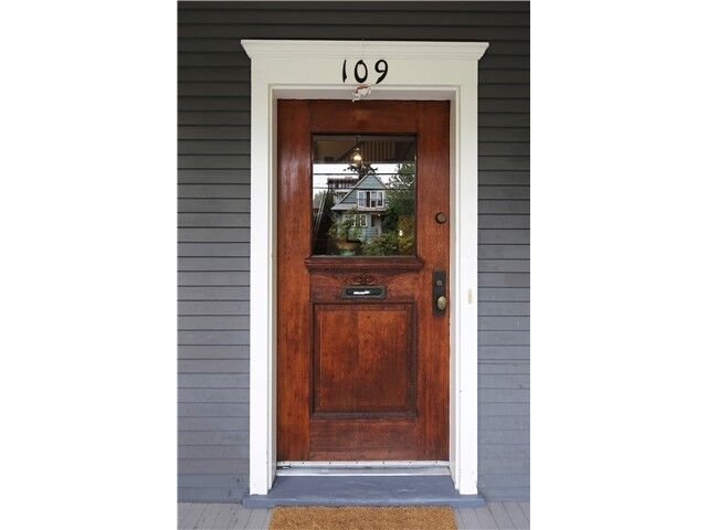 Property Photo:  109 11th Ave E  WA 98102 