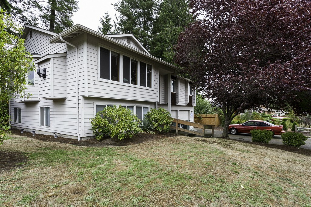 Property Photo: 19514 73rd Ave W WA 98036