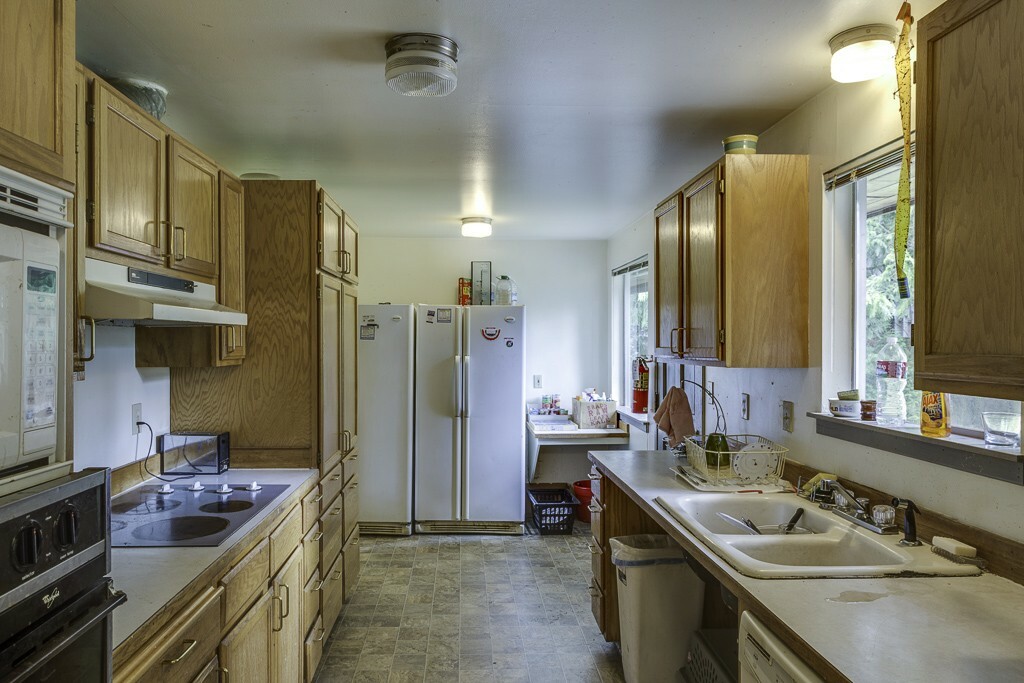 Property Photo: 7106 196th St SW WA 98036