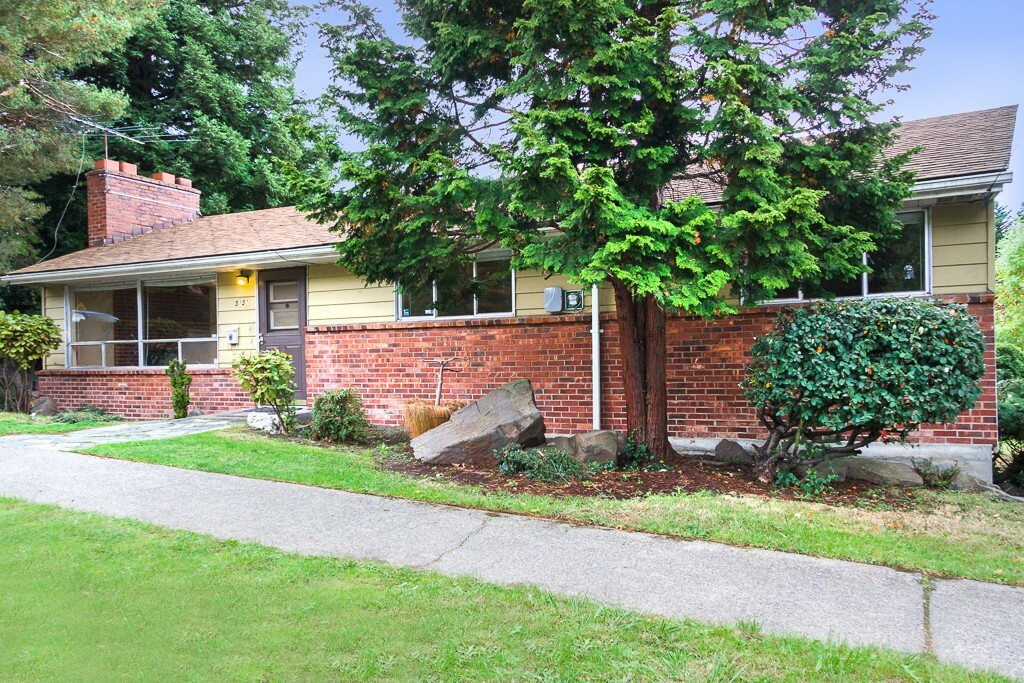 Property Photo:  5151 S Kenyon St  WA 98118 